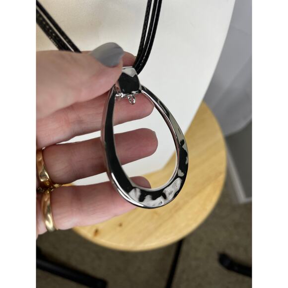 Chico's pendant necklace black pendant cord shiny hammered signed costume jewelr - Picture 12 of 14
